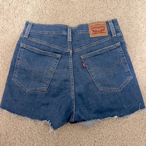 Levi’s High Waisted Shorts - Picture 1 of 4